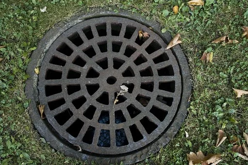 sewer-cover-178443__340.webp